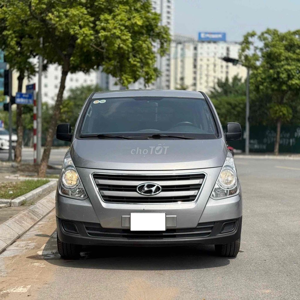 Bán gấp xe tài van 6 chỗ máy dầu Hyundai Starex. Mua bán Ô tô tại Quận Bắc Từ Liêm Hà Nội được đăng bởi Tô Văn Tiến hình 1