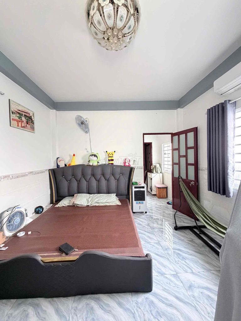 nhà 4 tầng mới chính chủ đang ở . chủ thiện chí bán . giá tốt