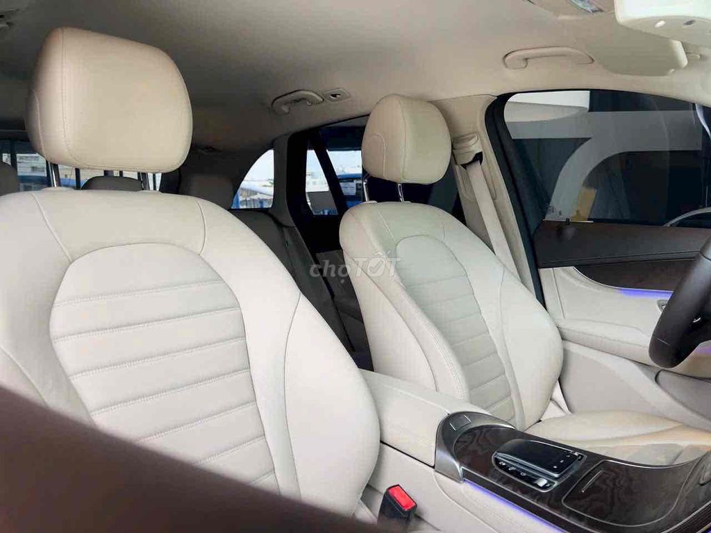 Mercedes Benz GLC200 4MATIC 2020. Mua bán Ô tô tại Quận Tân Bình Tp Hồ Chí Minh được đăng bởi GREENWAY AUTO hình 3