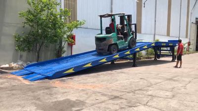 Cầu lên container - Cầu dẫn xe nâng. Mua bán Đồ chuyên dụng, Giống nuôi trồng tại Huyện Bắc Tân Uyên Bình Dương được đăng bởi Hoài Thơm Eric