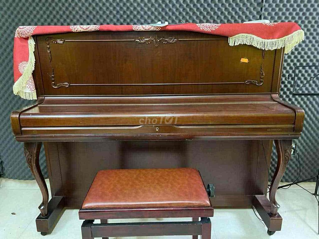 piano cơ kiểu cổ điển gỗ Sồi giá tốt