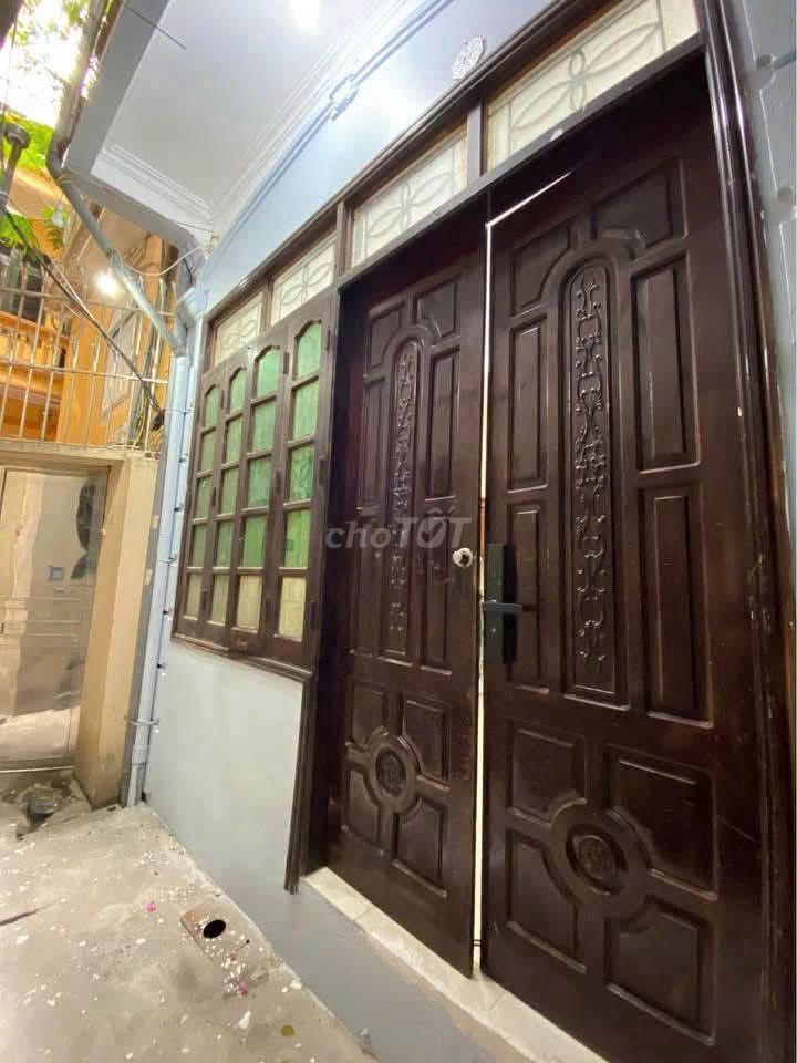 Дом в аренду 20 м2 x 4 этажа, 3 спальни, Хай Ба Трунг, Ханой