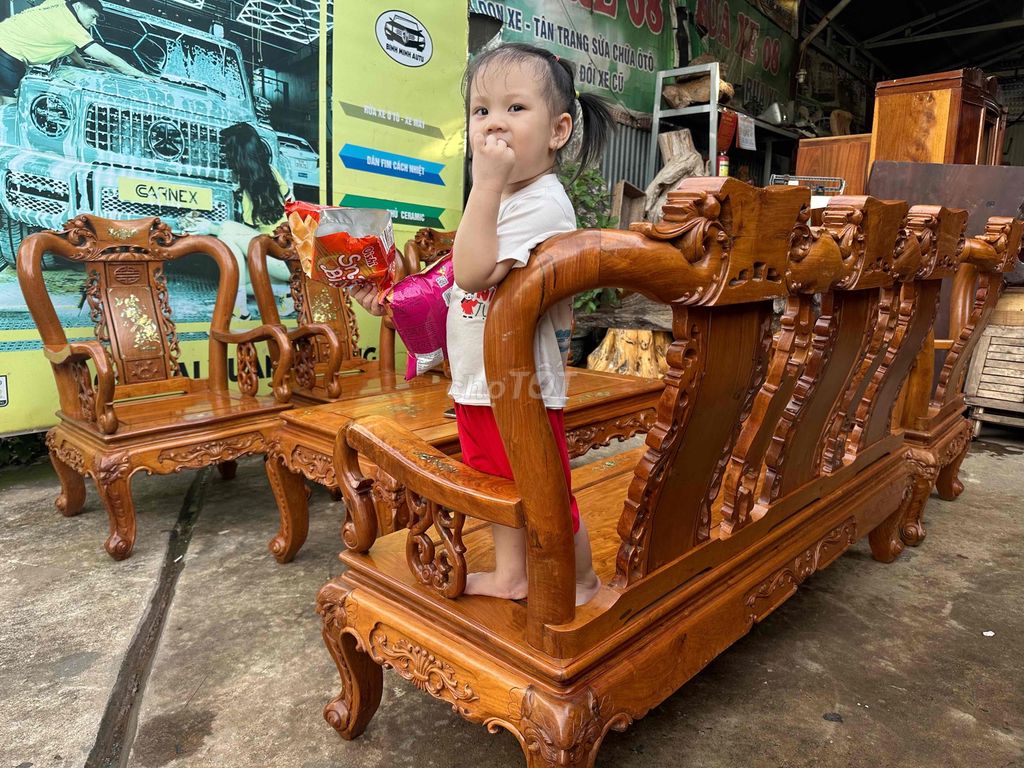 Bộ bàn ghế Gỗ Nâu Tay 8 Phom to bự. Mua bán Bàn ghế tại Thành phố Buôn Ma Thuột Đắk Lắk được đăng bởi Đồ cũ BMT hình 1