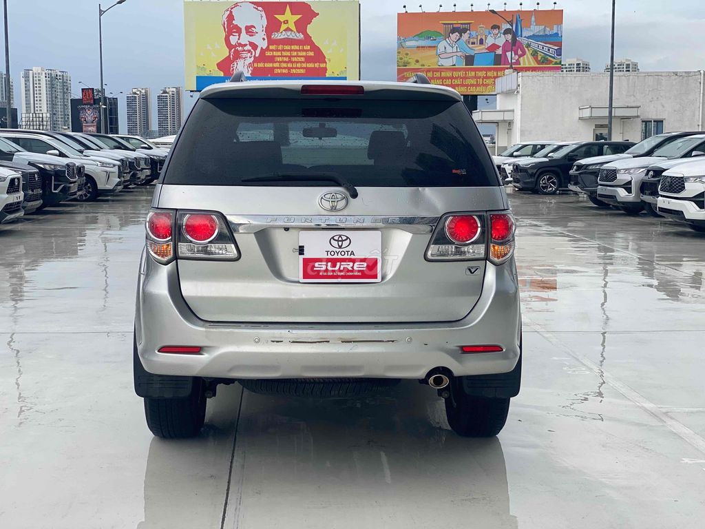 Toyota Fortuner 2.7AT 2016 Серебристый Автомат