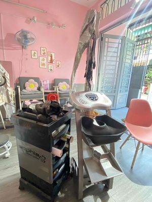 Em thanh lý lại máy uốn tóc và tủ  Tình trạng còn. Mua bán Nội thất, đồ gia dụng khác tại Quận Bình Tân Tp Hồ Chí Minh được đăng bởi Thanh Vy