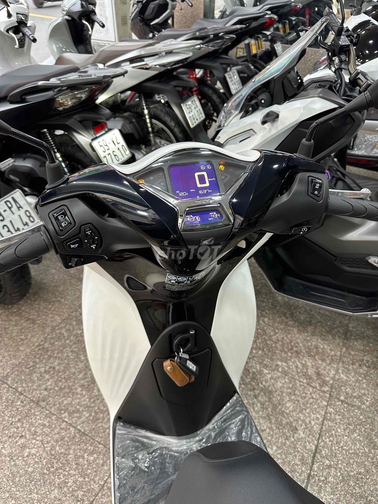 SH 160i ABS + HSTC 2024 Trắng 1637 Km Bao Sang Tên. Mua bán Xe máy tại Quận Phú Nhuận Tp Hồ Chí Minh được đăng bởi Ngô Hà hình 5