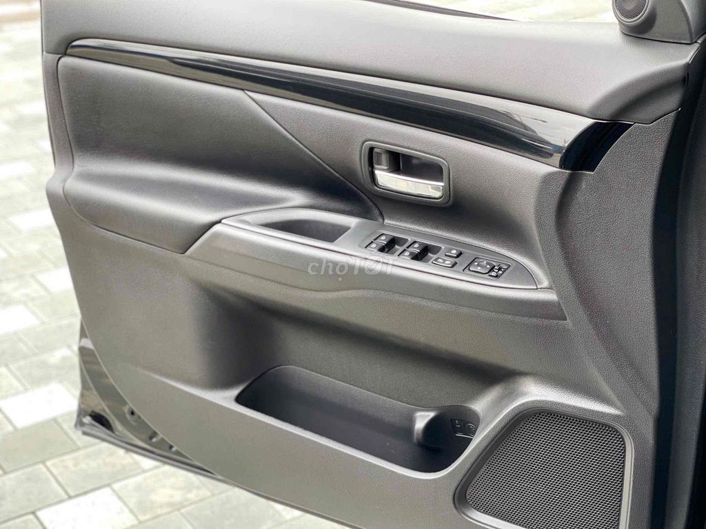 Mitsubishi Outlander Cvt 2020- 65.000km. Mua bán Ô tô tại Quận Long Biên Hà Nội được đăng bởi Mr Tài Oto hình 7