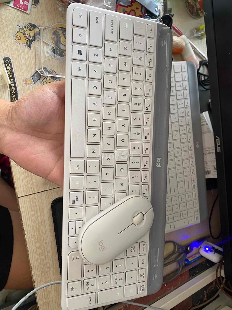 Bộ bàn phím chuột Logitech K470 Trắng. Mua bán Phụ kiện (Màn hình, Chuột...) tại Quận 12 Tp Hồ Chí Minh được đăng bởi vu thuan hình 1