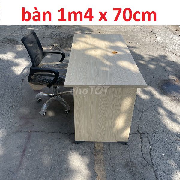 thanh lý 2 bàn 1m4 @ bàn làm việc có che cá nhân