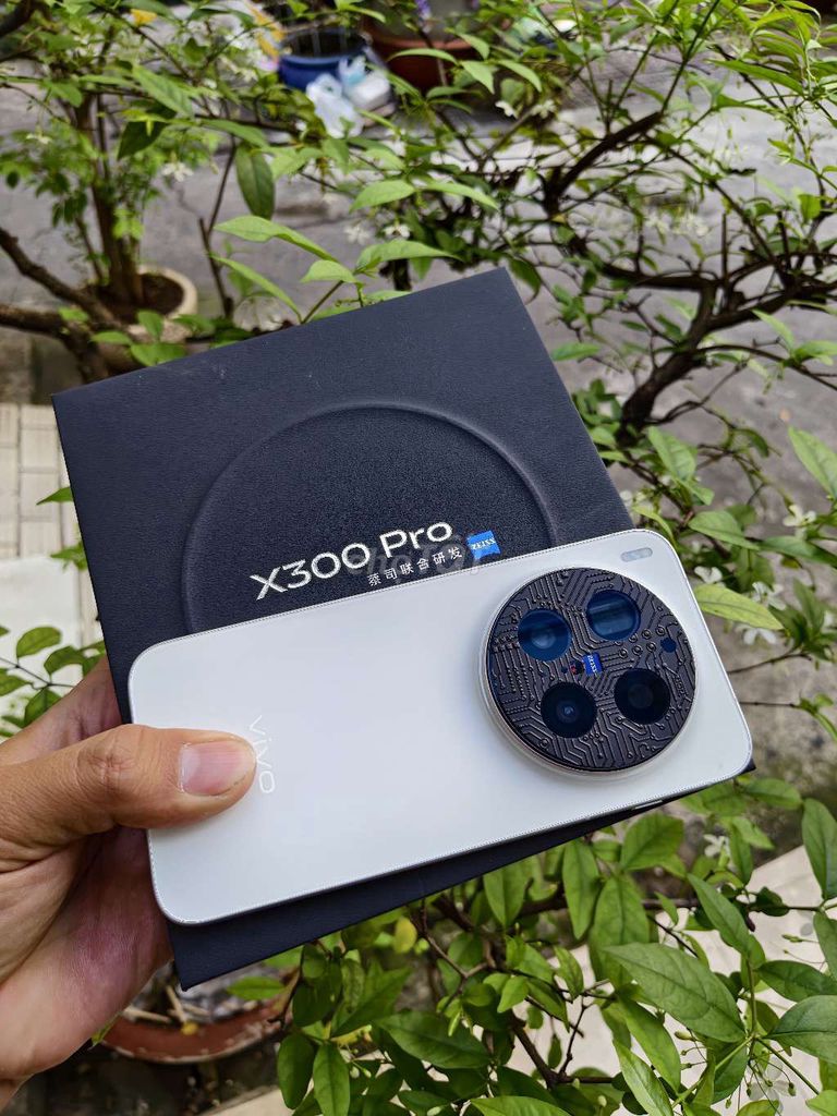 Vivo x300 pro 12/256 fullbox keng sạc ít pin 100. Mua bán Điện thoại tại Quận 10 Tp Hồ Chí Minh được đăng bởi thanh liêm hình 1