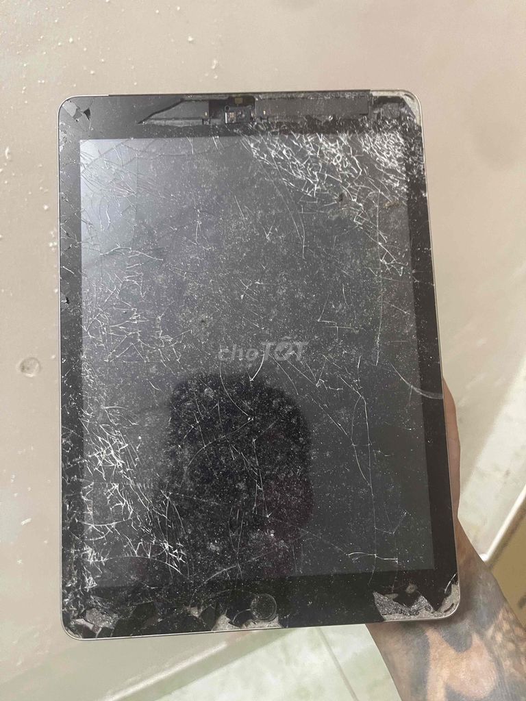 cụm ipad gen 6 hư màn. Mua bán Máy tính bảng tại Quận Tân Phú Tp Hồ Chí Minh được đăng bởi Từ Đức Giang hình 1