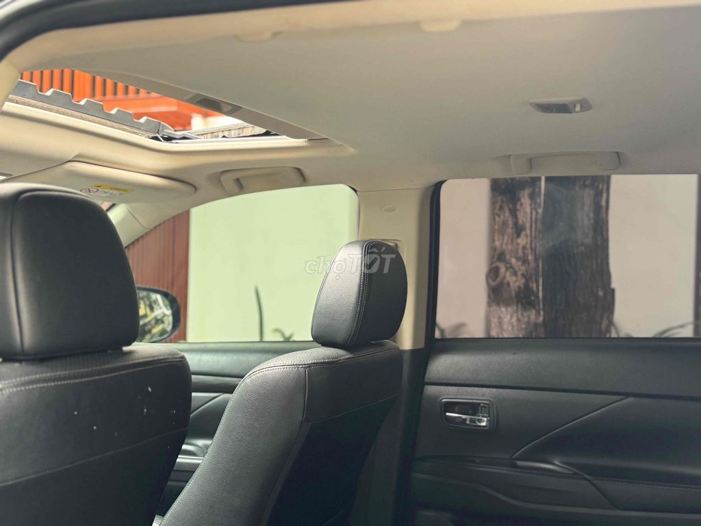Mitsubishi Outlander 2018 2.0CVT Premium. Mua bán Ô tô tại Quận Cẩm Lệ Đà Nẵng được đăng bởi Anh Tân hình 7