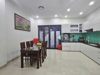 Rent · 4 bd · 100 м² · Thành phố Nha Trang, ул. Phùng Hưng