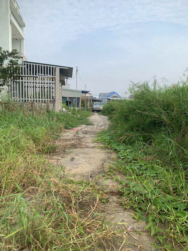 Chính chủ cần bán 250m2 đất full thổ cư gần Quốc Lộ 50B