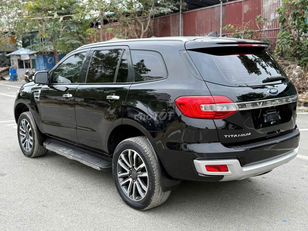 Everest 2 cầu 2018 Titanium xe gia đình đi kỹ. Mua bán Ô tô tại Quận 10 Tp Hồ Chí Minh được đăng bởi Đại Lý Xe FORD Chính Hãng hình 3