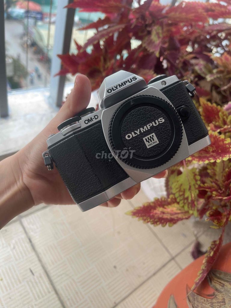 Máy ảnh Olympus EM10 Mark 1. Mua bán Máy ảnh, Máy quay tại Quận Hoàng Mai Hà Nội được đăng bởi Lê Thị Hằng hình 1