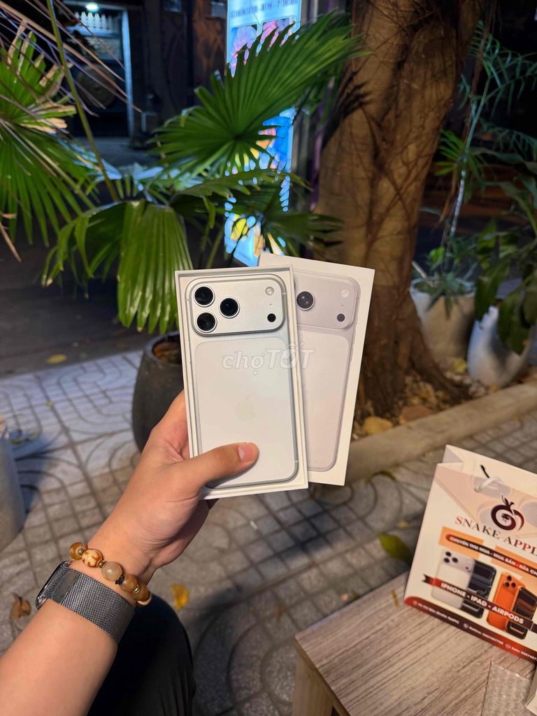 Iphone 17 Promax 256gb Bạc Việt Nam. Mua bán Điện thoại tại Quận Gò Vấp Tp Hồ Chí Minh được đăng bởi Võ Chí Bảo hình 1