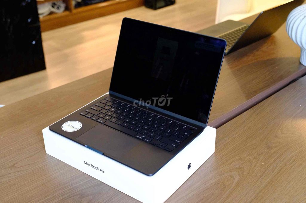 MacBook Air M4 13 inch 16GB/256GB đẹp zin. Mua bán Laptop tại Quận Bình Thạnh Tp Hồ Chí Minh được đăng bởi Vân Anh 2Tech House hình 1