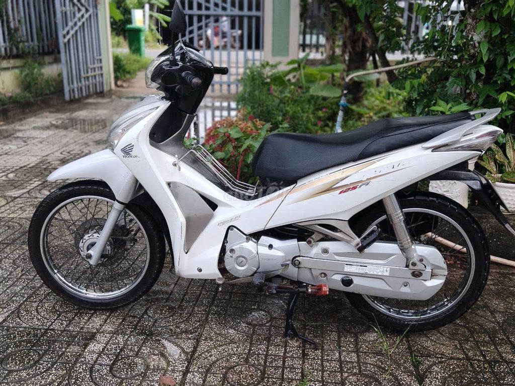 Honda Future mập 2012 Trắng xám đen. Mua bán Xe máy tại Huyện Phú Giáo Bình Dương được đăng bởi Chuyên Gà Hồ Tiến Vua hình 4