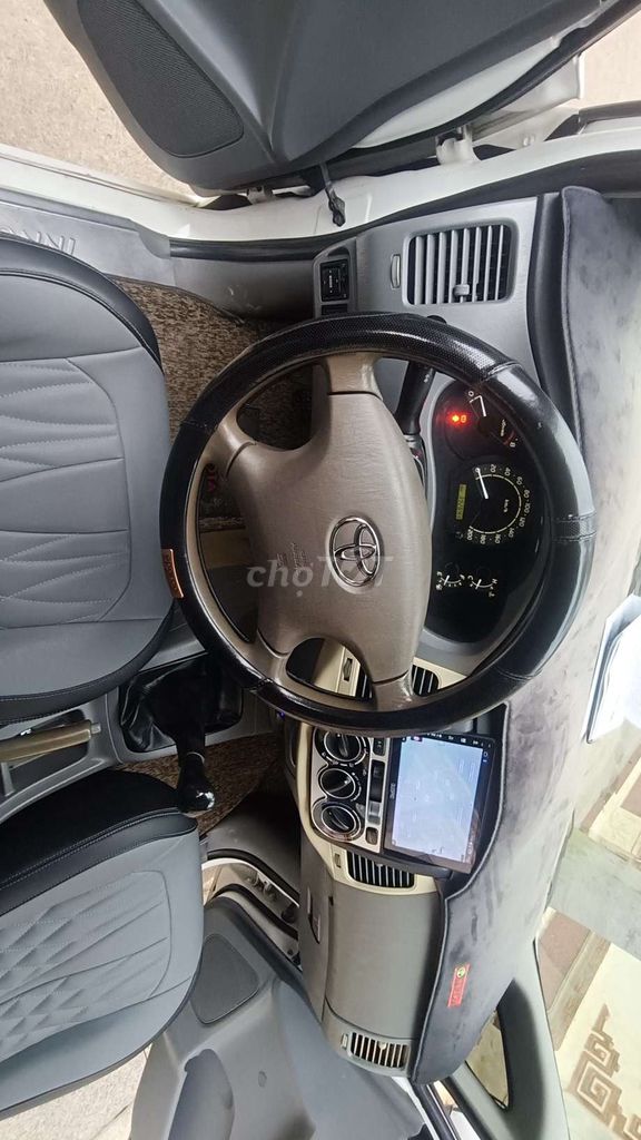 Toyota Innova 2.0 MT G 2011 белый 8 мест