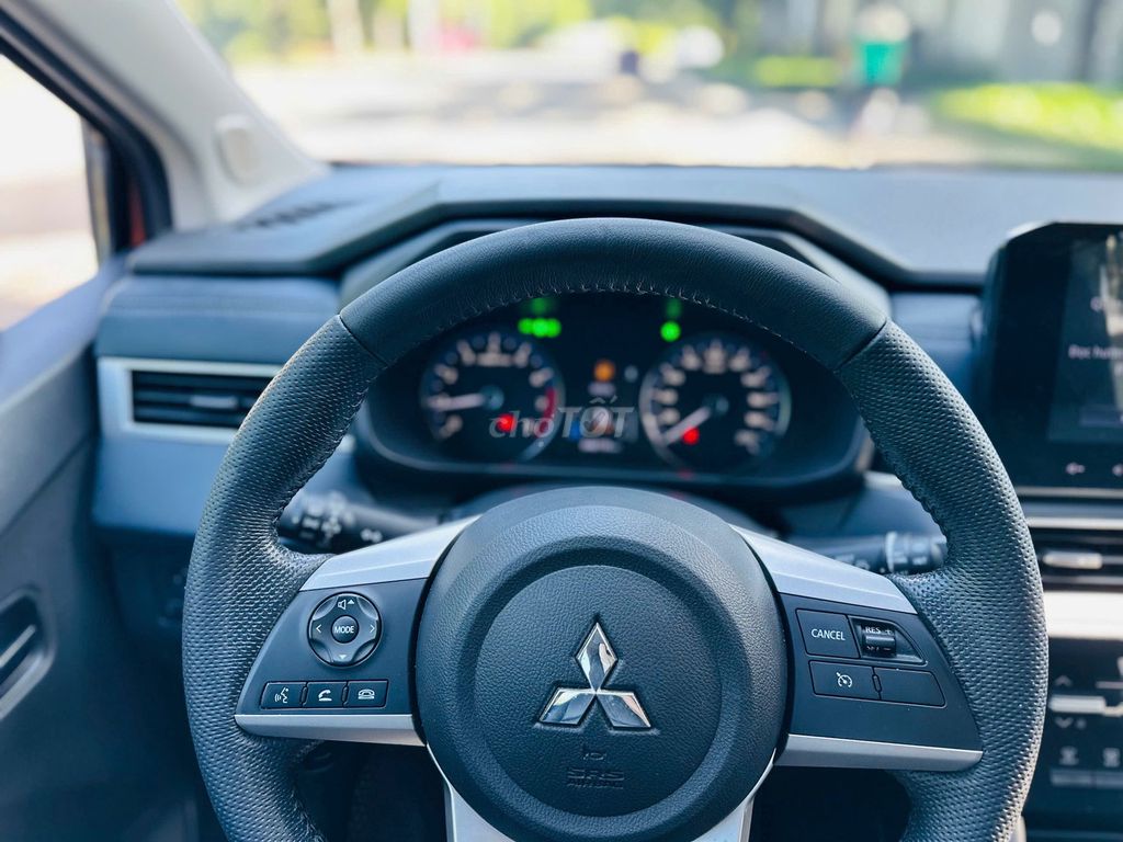 Mitsubishi Xpander 1.5 Cross 2022 -48000km. Mua bán Ô tô tại Thành phố Dĩ An Bình Dương được đăng bởi Siêu Thị Ô Tô Bình Dương  hình 16