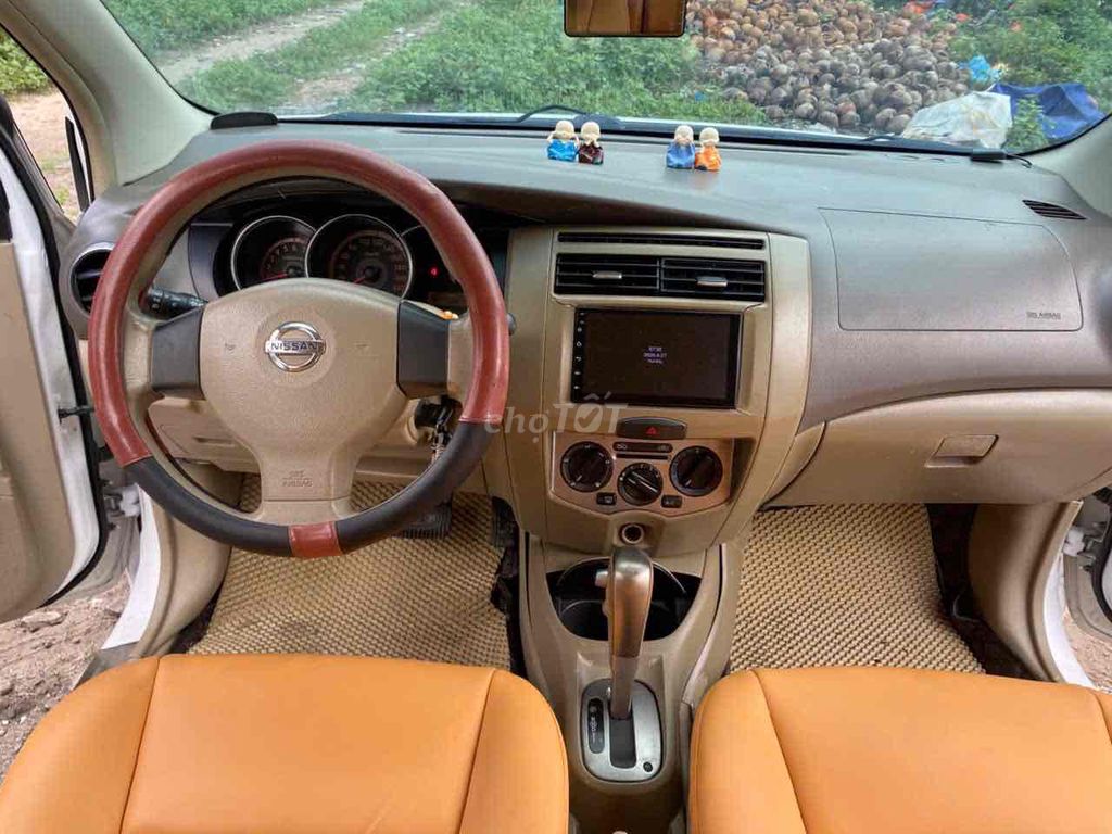 Nissan Livina 2011 photo 4