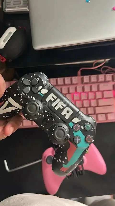 Tay cầm chơi game Sony DualShock 4 Đen. Mua bán Thiết bị chơi game tại Thành phố Thủ Đức Tp Hồ Chí Minh được đăng bởi luyện hữu thái  hình 1