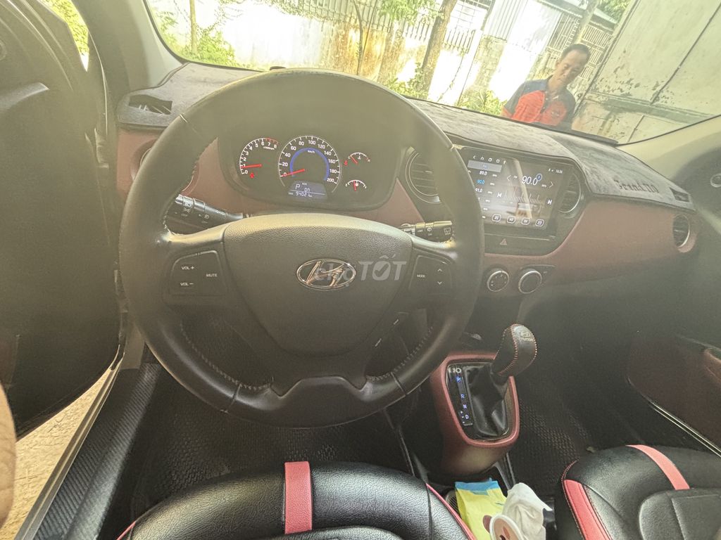 Hyundai i10 2018 Hatback Bạc 95000 km. Mua bán Ô tô tại Huyện Chương Mỹ Hà Nội được đăng bởi NHÂN HOÀ  hình 6