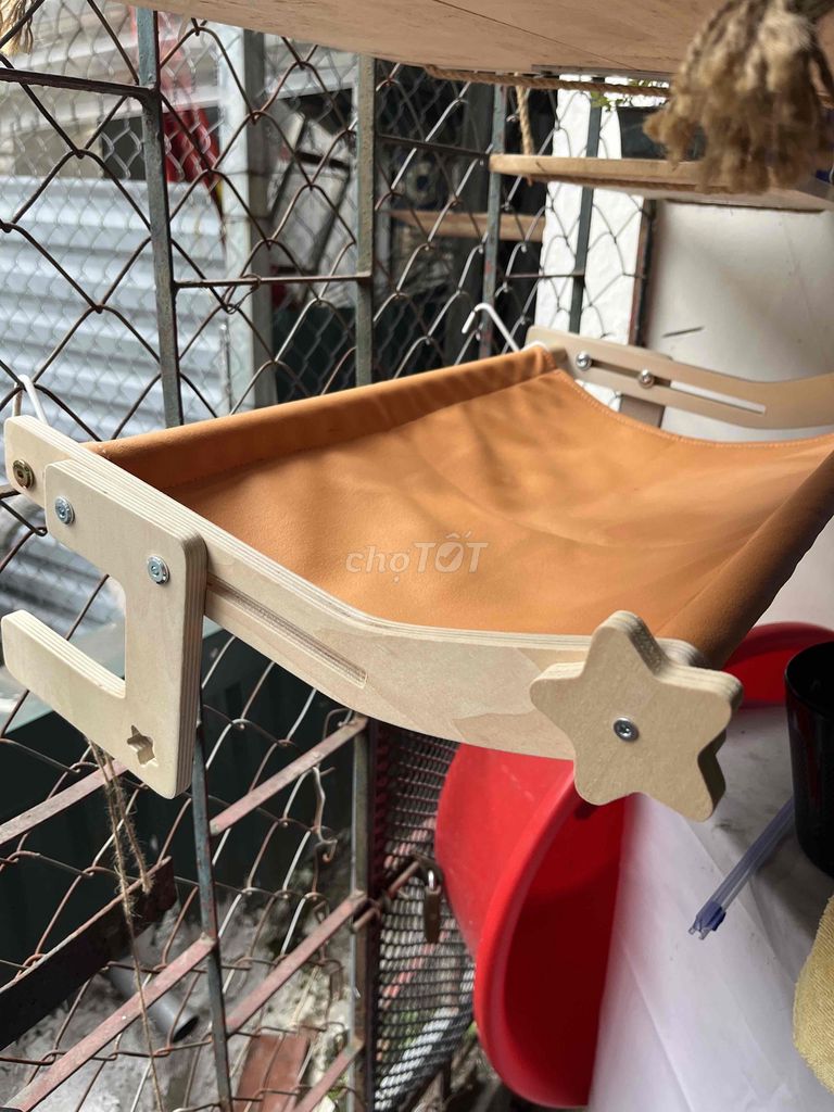 Giường treo cho mèo gỗ, da nâu. Mua bán Phụ kiện, Thức ăn, Dịch vụ tại Quận Đống Đa Hà Nội được đăng bởi Duy Anh hình 1