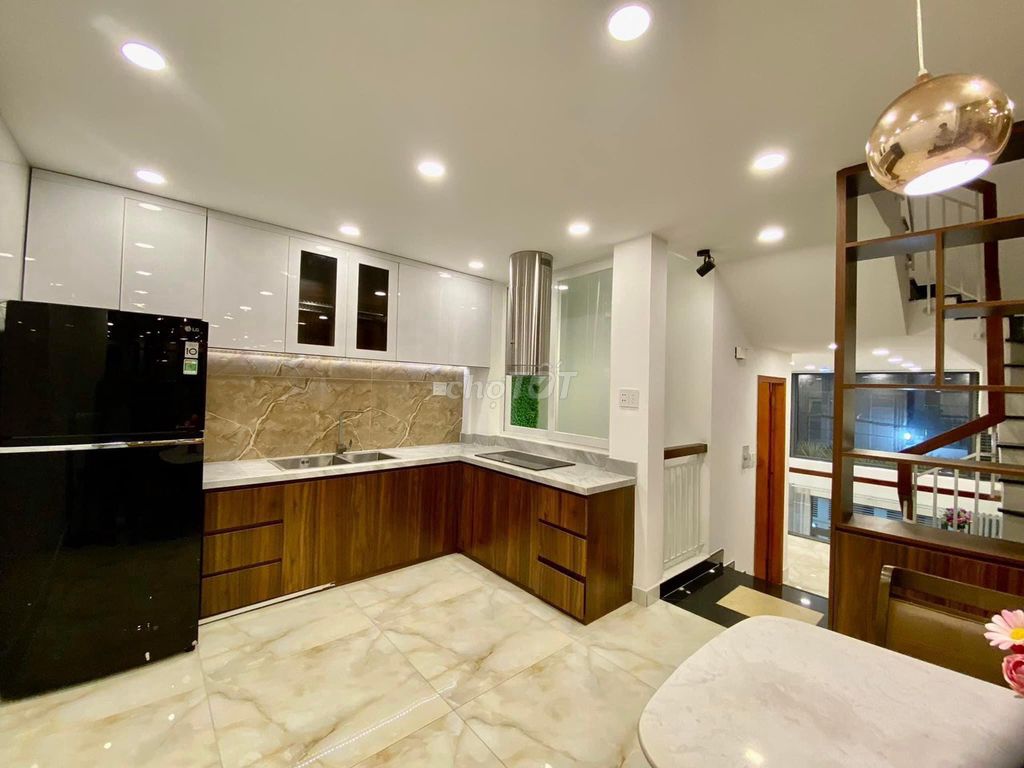 Дом с мебелью в переулке 10м, Nguyễn Văn Khôi, p11, 4 этажа, 4СП-5СУ