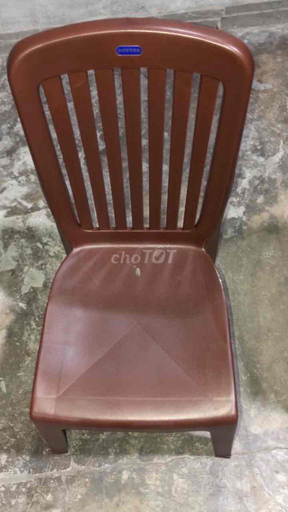 Ghế nhựa màu nâu. Mua bán Bàn ghế tại Huyện Châu Thành Tiền Giang được đăng bởi Vo Cuong hình 1