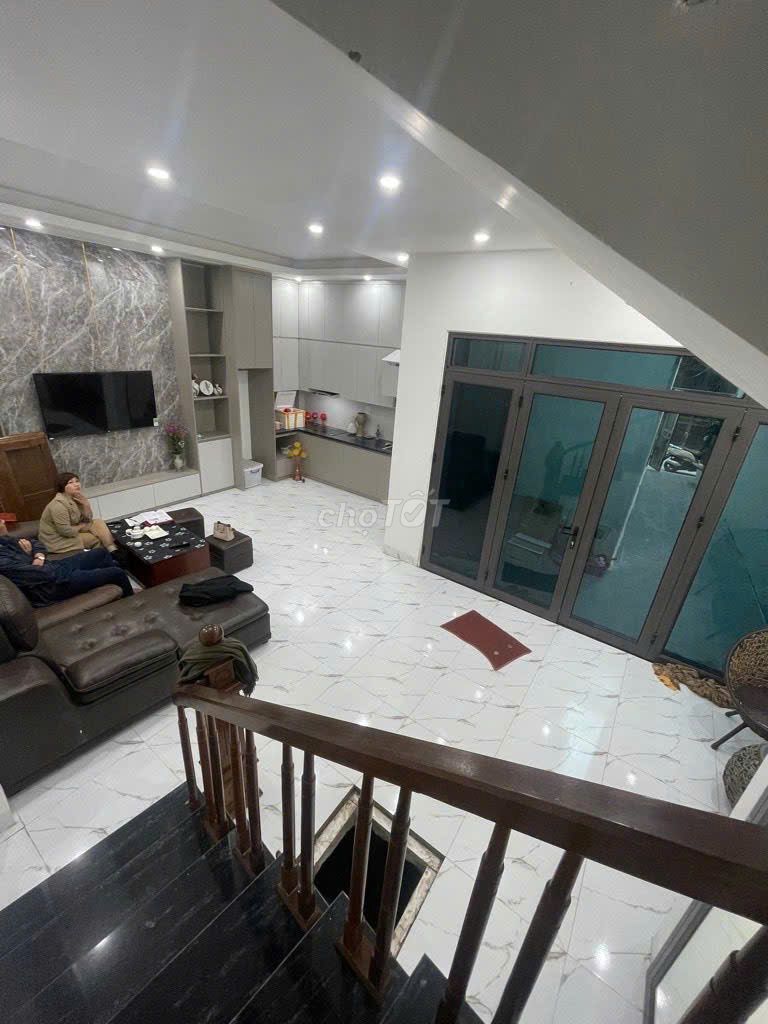 Продается 246, зал ожидания - 5 этажей, 58 кв. м - сейчас новый дом