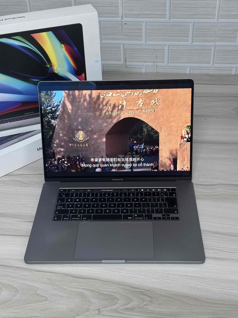 Macbook Pro 2019 - 16 inch , i9 Ram 64 gb - 512 GB