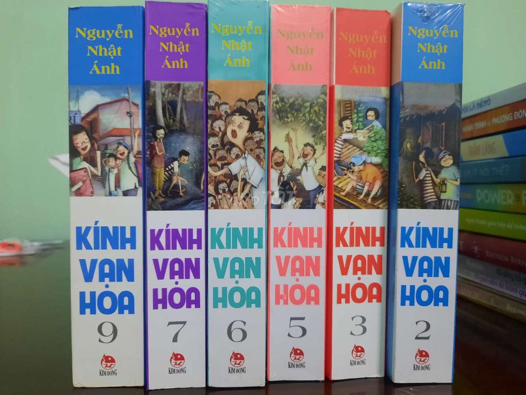 Sách Kính vạn hoa