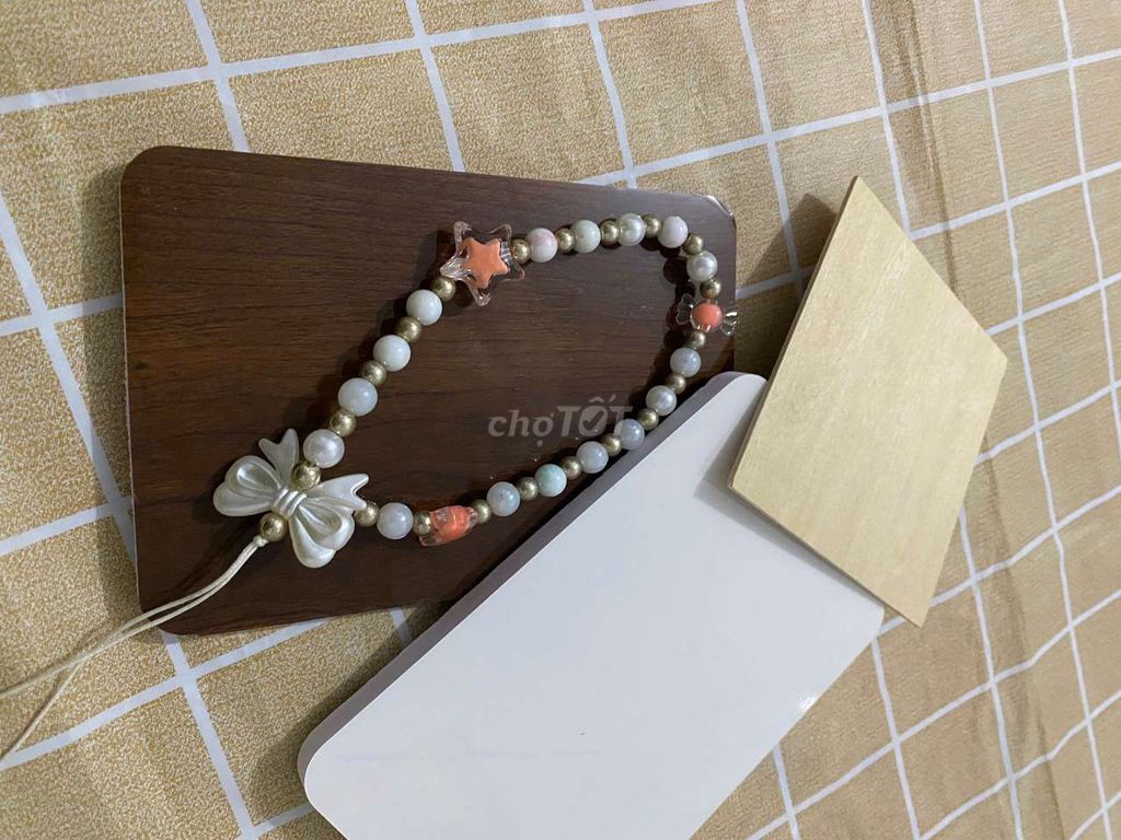 Dây đeo điện thoại hạt cườm nữ. Mua bán Phụ kiện thời trang khác tại Huyện Tam Bình Vĩnh Long được đăng bởi Ngọc Trâm  hình 1
