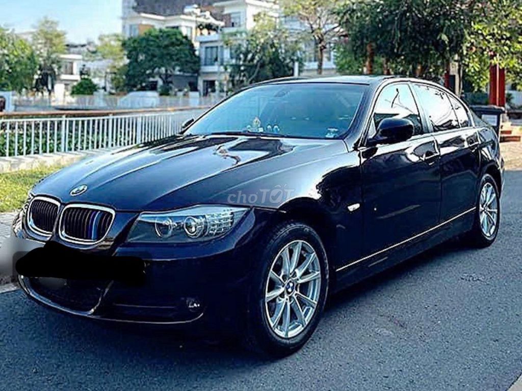 BMW 320i 2010 màu đen, ghế da, 113.000 km. Mua bán Ô tô tại Quận 12 Tp Hồ Chí Minh được đăng bởi Xuân Trường hình 3