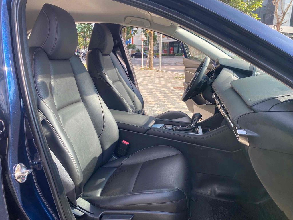 Mazda 3 2020 1.5L Luxury - 70000 km. Mua bán Ô tô tại Quận Long Biên Hà Nội được đăng bởi Bùi Đình Thông hình 14