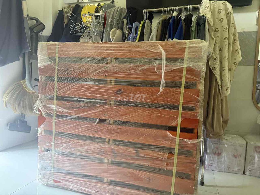Giường pallet gỗ nâu đã sử dụng. Mua bán Giường, chăn ga gối nệm tại Quận Cái Răng Cần Thơ được đăng bởi Tên chưa cung cấp hình 1