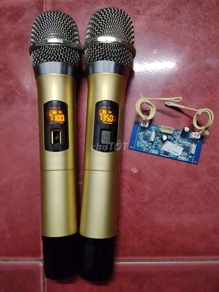Micro không dây Vàng hoạt động tốt. Mua bán Tivi, Âm thanh tại Thành phố Biên Hòa Đồng Nai được đăng bởi Huỳnh Tưởng hình 1