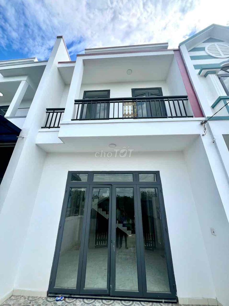 Bán nhà 1 lầu 1 trệt sổ riêng thổ cư Đồng Khởi nhận nhà 300 triệu
