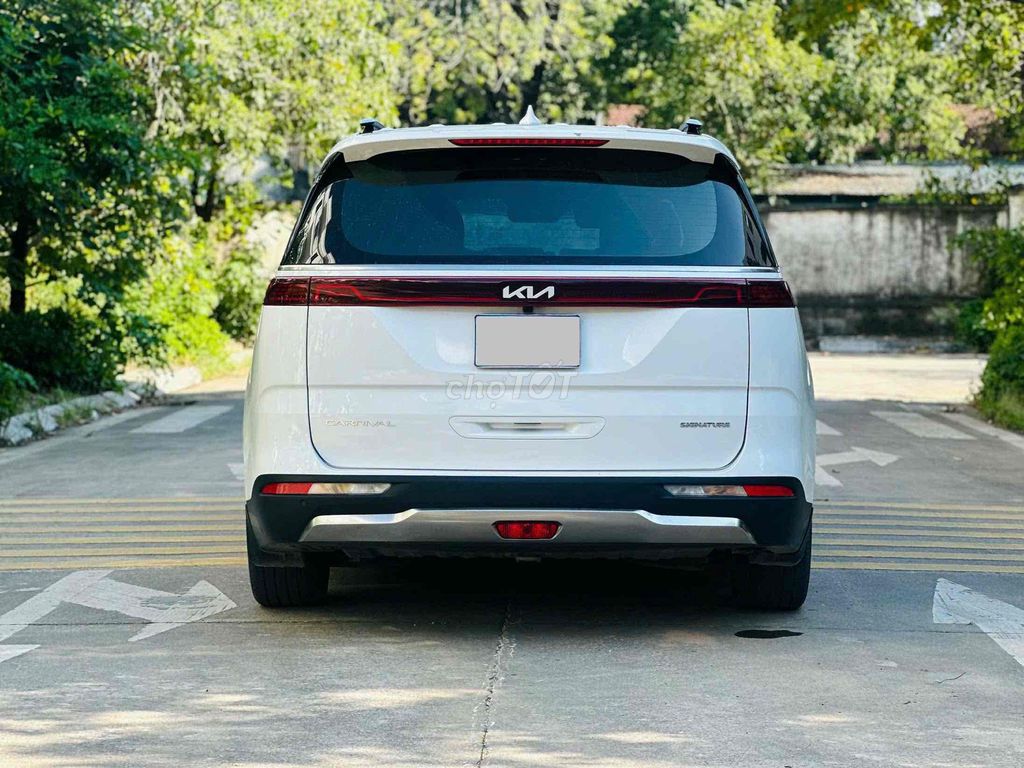 Kia Carnival Signature 2.2D 2023 года выпуска