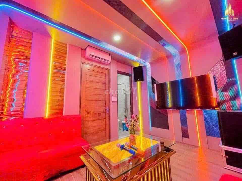 Nhà có phòng karaoke, xông hơi, 5 lầu, 4pn ngay Emart Phan Huy Ích