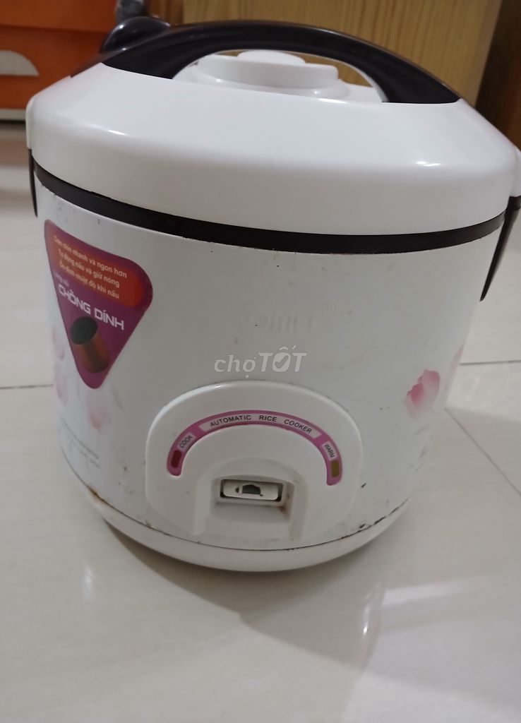 Nồi cơm điện Comet model CM8016VT thể tích 1.8l