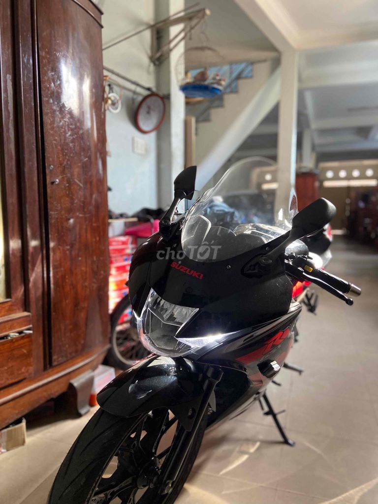 Suzuki GSX Đen Đỏ 9264 km. Mua bán Xe máy tại Thành phố Vĩnh Long Vĩnh Long được đăng bởi Tuấn hình 1