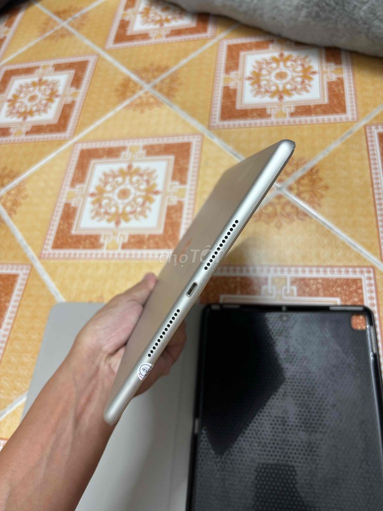 Apple iPad Bạc. Mua bán Máy tính bảng tại Thành phố Vinh Nghệ An được đăng bởi Đỗ vuơng quân hình 1