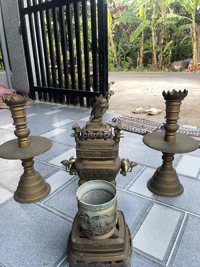 Đồ thờ cúng Đồng Vàng đồng Cổ điển. Mua bán Đồ sưu tầm, đồ cổ tại Thành phố Bà Rịa Bà Rịa - Vũng Tàu được đăng bởi Tuấn Anh hình 1
