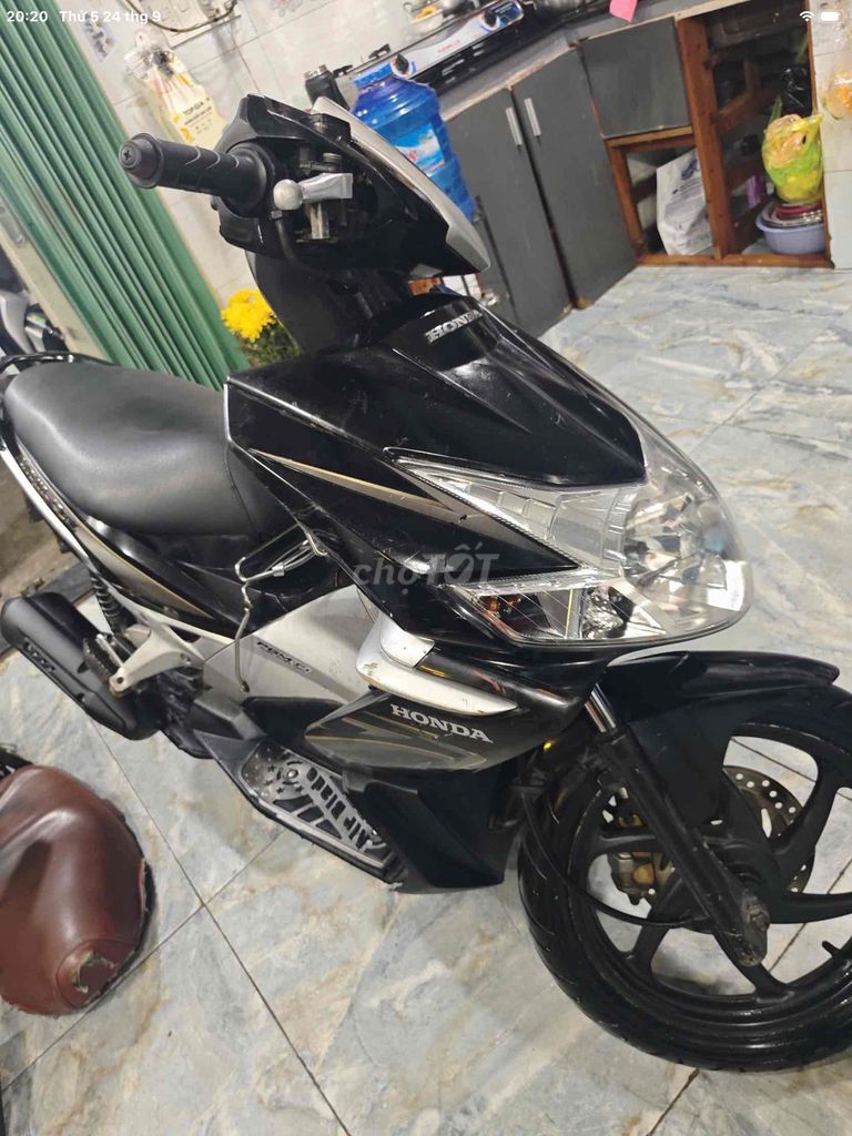 Honda Air Blade đời 2010 Fi Đen cho ae chạy grap