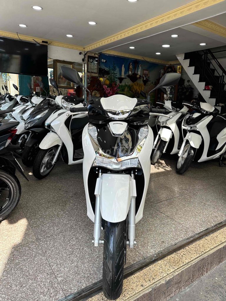 SH 125i ABS + HSTC 8/2025 Trắng BSTP Chính Chủ. Mua bán Xe máy tại Quận Phú Nhuận Tp Hồ Chí Minh được đăng bởi Ngô Hà hình 2
