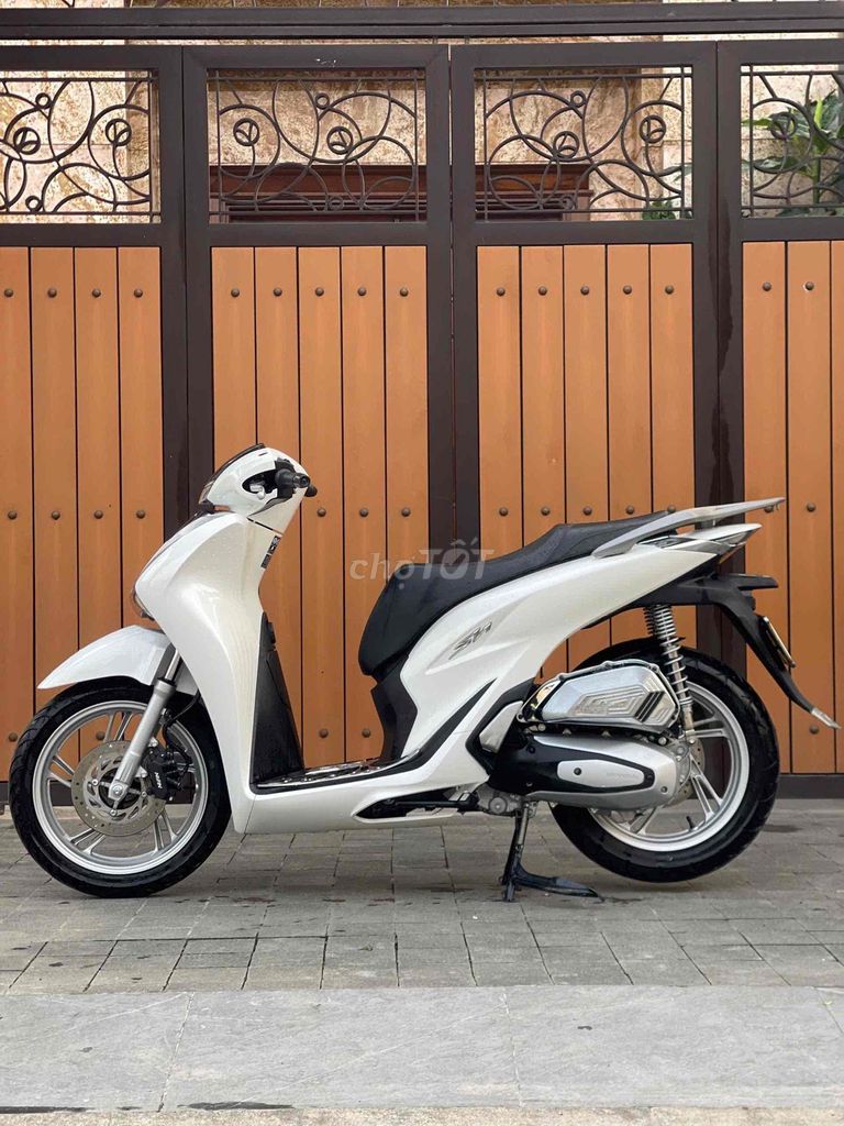 Honda SH 125i CBS 2025 Trắng. Mua bán Xe máy tại Huyện Gia Lâm Hà Nội được đăng bởi Xe Máy Phúc Hưng hình 3