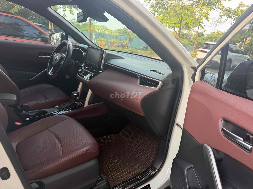 Toyota Corolla Cross 2022 1.8HV - 48000 км